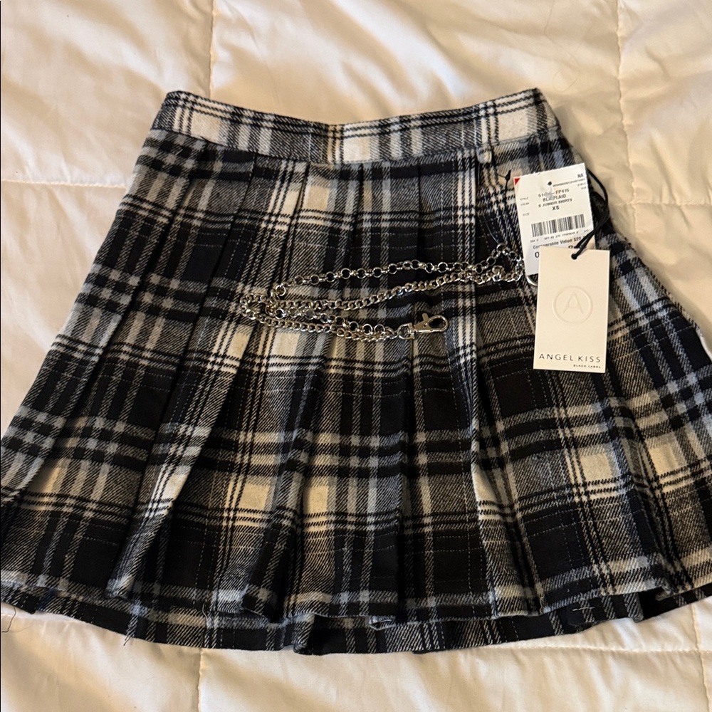 Angel Kiss Black & White Plaid Pleated Mini Skirt with Chain Accent Juniors size